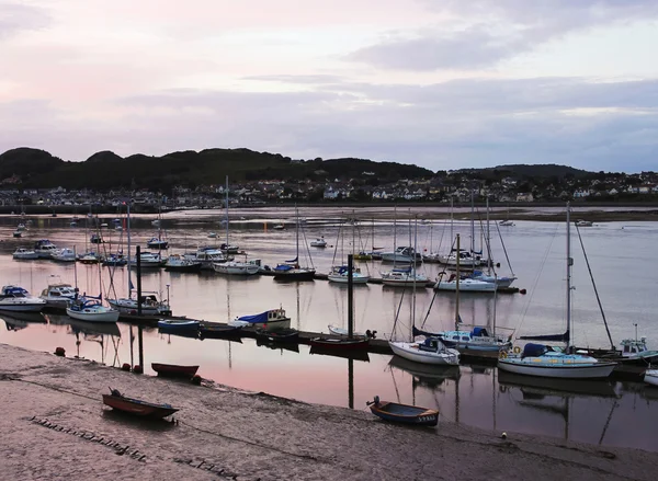 Ein Abend conwy Marina und deganwy Schuss — Stockfoto