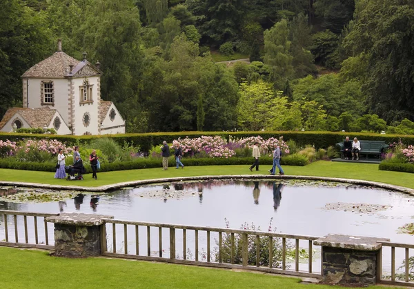 A Terrace Pond Shot in Bodnant Garden — Stock Photo, Image