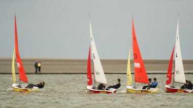 Bir West Kirby deniz göl yelkenli yarış