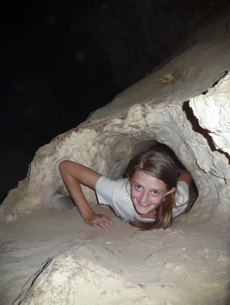 A Girl at Coronado Cave, Coronado National Memorial — Stock Photo, Image