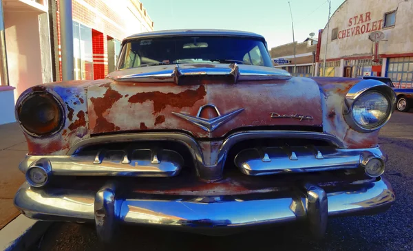 Un viejo Dodge clásico oxidado, Lowell, Arizona — Foto de Stock