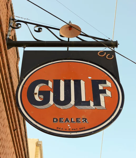 Una scena di strada di un cartello del Golfo Vintage, Lowell, Arizona — Foto Stock