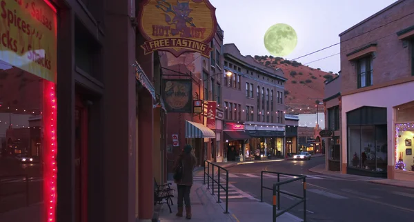 Uma Lua Cheia em Bisbee Durante as Férias — Fotografia de Stock