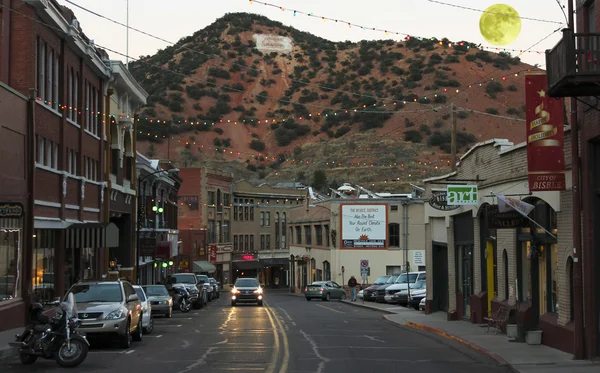 Luna llena en Bisbee durante las vacaciones — Foto de Stock