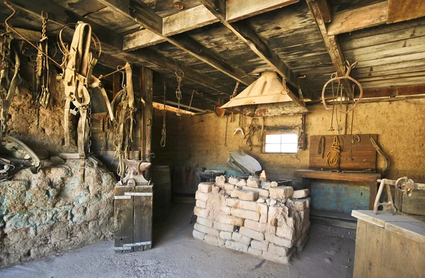 A Blacksmith Shop of Old Tucson, Tucson, Arizona — Stock Photo, Image