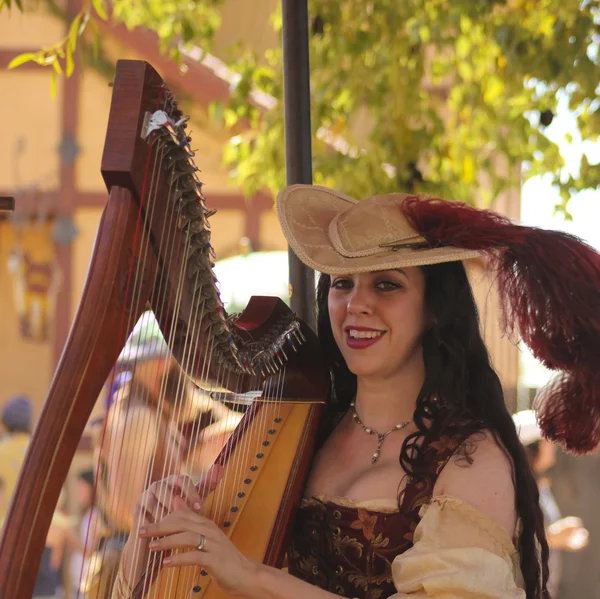 A Beautiful Harpist at the Arizona Renaissance Festival — Stock Photo, Image