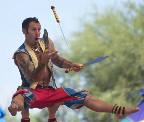bir sanatçı bıçak arizona Rönesans festivalinde juggles