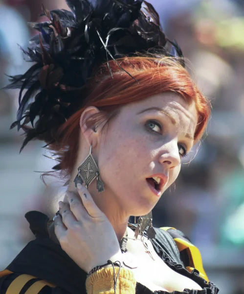 Um Wench de cabelos vermelhos no Arizona Renaissance Festival — Fotografia de Stock