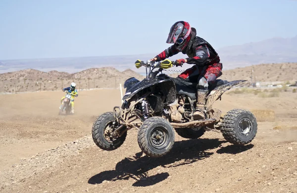 Un par de corredores de Motocross practican en SARA Park —  Fotos de Stock