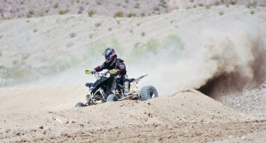 Sara Park'ta dört Wheeler Racer uygulamaları