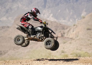 Sara Park'ta dört Wheeler Racer uygulamaları