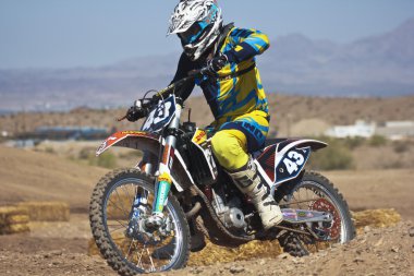 Motocross yarışçısı uygulamaları Sara Park'ta yakından