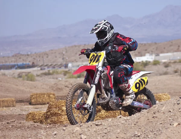 Prácticas de Motocross Racer de cerca en el Parque SARA — Foto de Stock