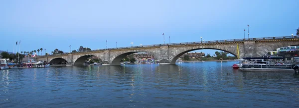 A London Bridge at Twilight, Lake Havasu City — 图库照片