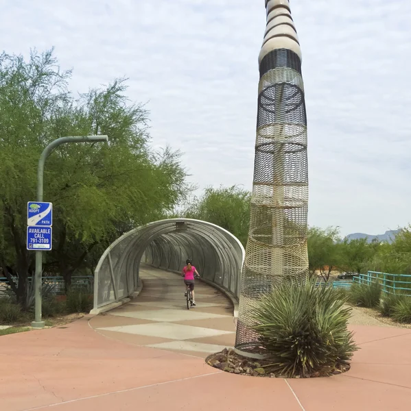 Pista ciclabile dell'aviazione e Ponte di serpente a sonagli, Tucson, Arizona — Foto Stock