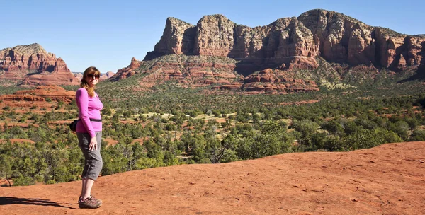 A Woman Hikes the Bell Rock Trail — Stock Photo, Image