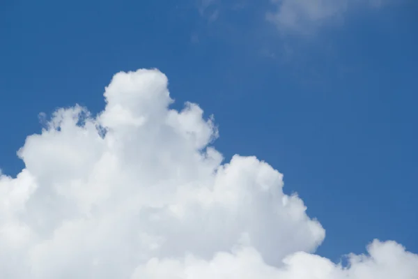 Blue sky with clouds — Stock Photo, Image