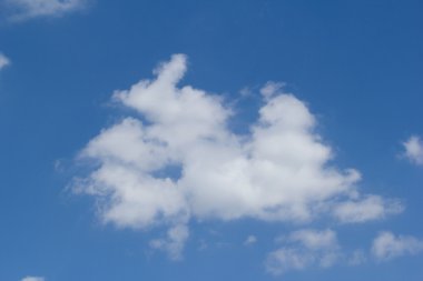 Bulutlu mavi gökyüzü