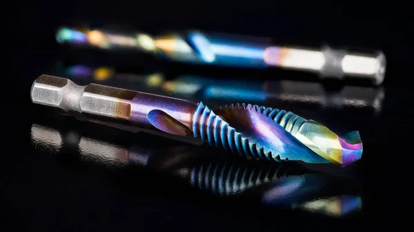 Grifo Acero Broca Una Herramienta Corte Sobre Fondo Negro Brillante —  Fotos de Stock