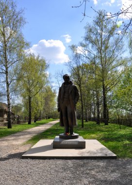 Sergei Yesenin anıt
