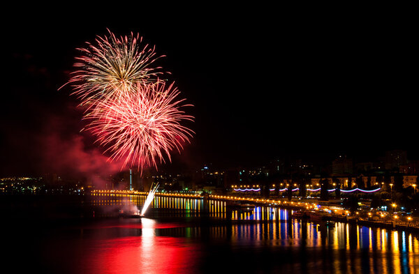 Фейерверки на берегу Стоковое Фото