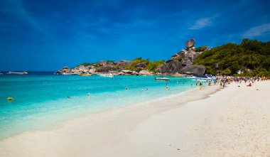 Andaman Denizi, Tayland 'daki Similan Adası' nda tropik plaj.