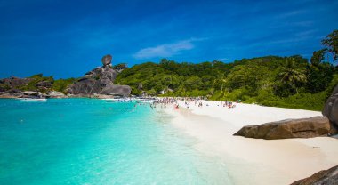 Andaman Denizi, Tayland 'daki Similan Adası' nda tropik plaj.