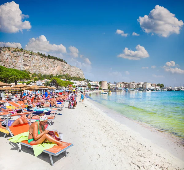 Mondello Italie Sep 2014 Personnes Non Identifiées Sur Plage Mondello — Photo