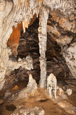 Sırbistan 'ın güneybatısındaki güzel mağara oluşumları Buz Mağarası, Uvac,.