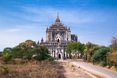 Byin Nyiu Tapınağı ve Bagan, Myanmar 'daki diğer tapınaklar. Burma
