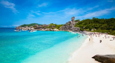 Andaman Denizi, Tayland 'daki Similan Adası' nda tropik plaj.