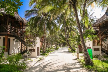 OLHUVELI, MALDIVES-JAN 10. 2017: 10 Ocak 2018 'de Olhuveli Adası' nda lüks evler. Maldivler.