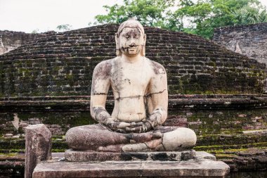Vatadage 'daki Buda heykelleri Sri Lanka' daki Polonnaruwa Krallığı 'na dayanan antik yapılar..