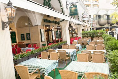 BERLİN, Almanya - 30 Ekim 2016 'da Berlin' de Veltins restoranının dış tarafı, Almanya.