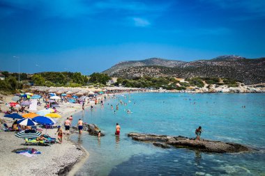 ATİNA, GREECE - 19 Haziran 2016: Vari, Atina, Yunanistan 'daki Althea plajında insanlar .