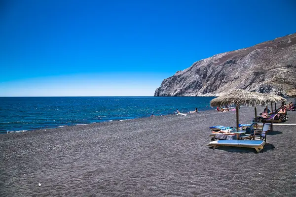 Yunanistan 'ın Santorini adasındaki siyah Kamari plajı.