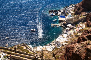 SANTORINI, GREECE - 12 Haziran 2016: Limandan Fira ve Eşek Limanı 'na turistleri taşımak için 12 Haziran 2016, Santorini, Yunanistan.