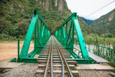 Aguas Calientes, Peru-Jan 7, 2019: Peru 'da Cusco ve Machu Picchu' yu birbirine bağlayan demiryolu. Güney Amerika.