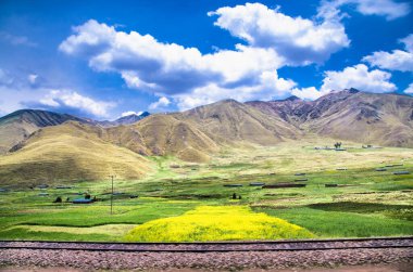 Puno ve Cosco, Peru arasındaki yolda çok güzel manzaralar var. Güney Amerika. 