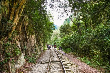 Aguas Calientes, Peru-Jan 7, 2019: Peru 'da Cusco ve Machu Picchu' yu birbirine bağlayan demiryolu. Güney Amerika.