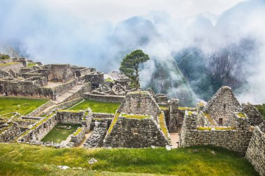  Peru 'daki antik Machu Picchu şehrinde panoramik manzara. Güney Amerika.