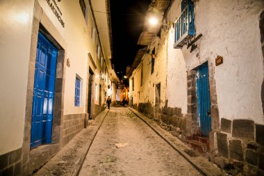 Cusco, Peru - 6 Ocak 2019: Cusco, Peru, Güney Amerika 'daki Tarihi Koloni Binaları. 