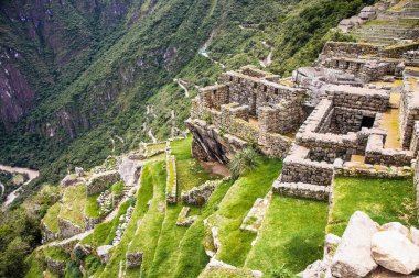 Peru 'daki antik Machu Picchu şehrinde panoramik manzara. Güney Amerika.