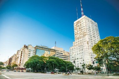 Buenos Aires Arjantin - 25 Aralık 2018: Buenos Aires 'te Arjantin Sağlık Bakanlığı' nın inşası üzerine Evita Peron portresi. Sanat Arjantinli sanatçı Marmo tarafından yapıldı. Arjantin.