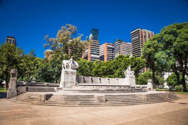 Buenos Aires Arjantin - 25 Aralık 2018: Monumento Fuente Riqueza at Av. Pres. Buenos Aires, Arjantin 'de Figueroa Alcorta.