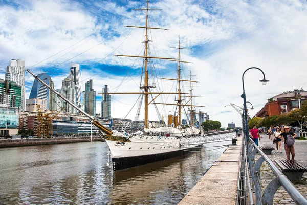 Buenos Aires Argentine Déc 2018 Bateau Dans District Puerto Madero — Photo