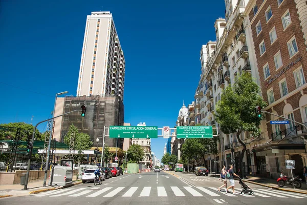 Buenos Aires Argentina Dez 2018 Pessoas Cruzamento Pedestres Rua Centro — Fotografia de Stock