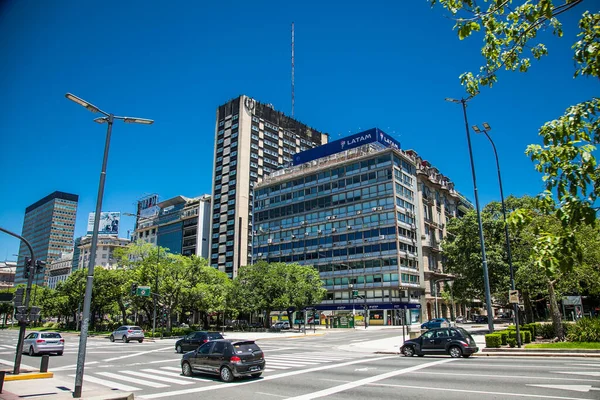 Buenos Aires Arjantin - 25 Aralık 2018: Avenida 9 de Julio (Dünyanın En Büyük Sokağı), Buenos Aires, Arjantin.