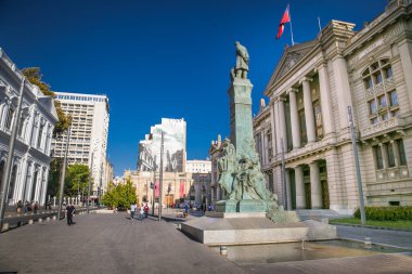  Santiago, Şili - 28 Aralık 2018: Şili Adalet Sarayı, Şili 'nin başkenti, Montt-Varas Meydanı' nda (İspanyolca Plaza Montt-Varas) yer almaktadır. Santiago Şili, Şili.