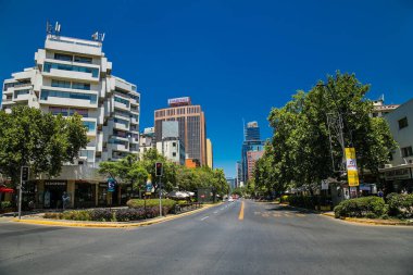 Santiago, Şili - 29 Aralık 2018: Santiago, Şili 'nin merkezindeki bazı ana caddeler.